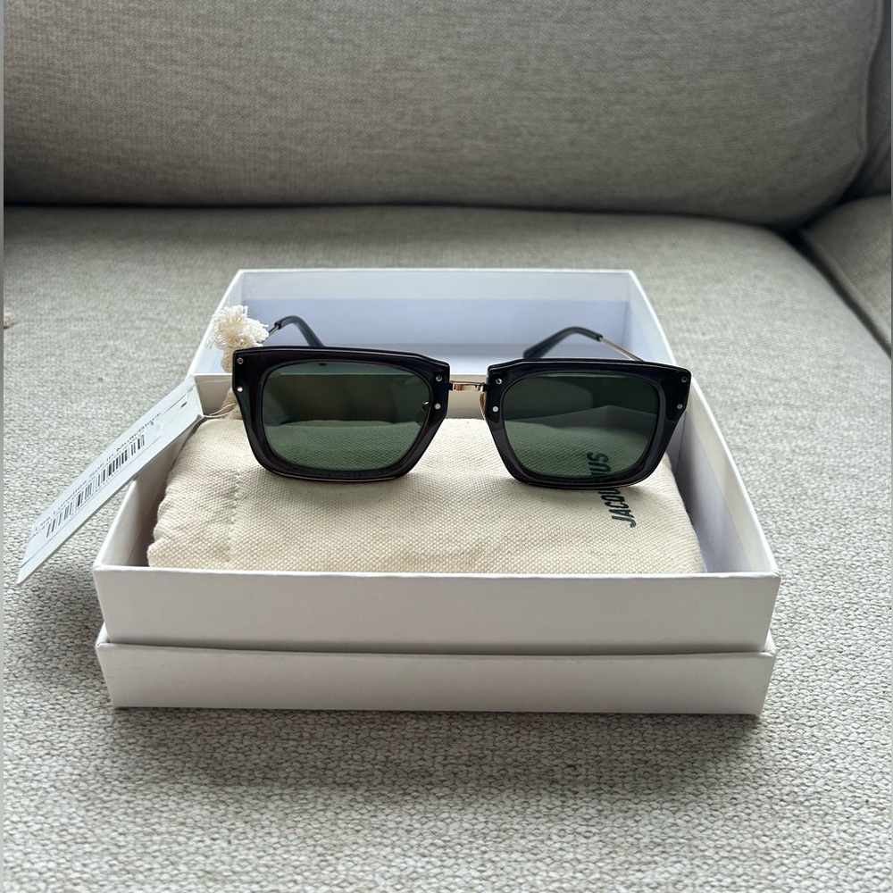 Selling brand new Jacquemus Les Lunettes Soli Sunnies for $400.